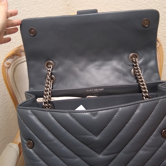 Kurt Geiger London XXL Kensington Quilted Leather Shoulder Bag in Grey - Picture 10 of 12